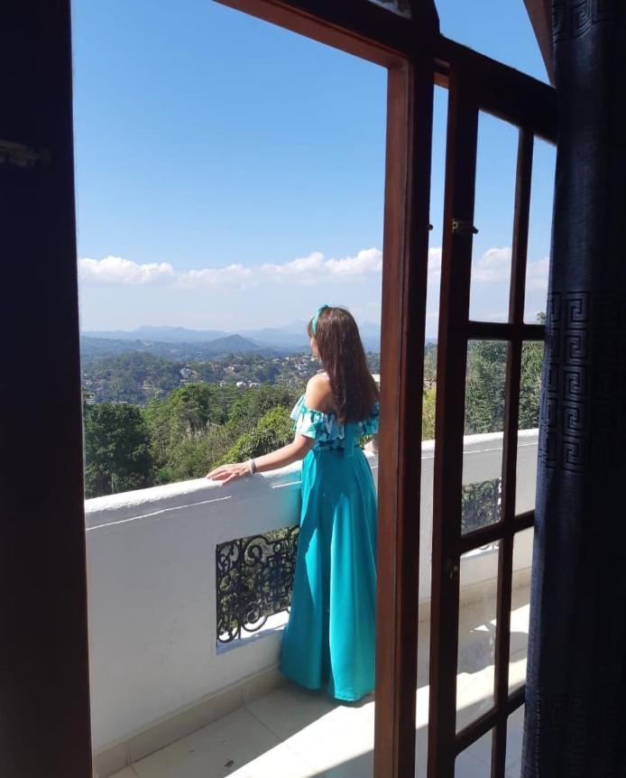 Hotel Ceylon Breeze Kandy Exterior foto